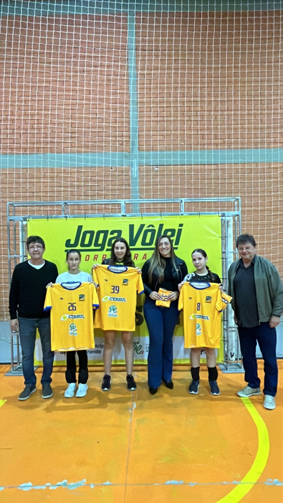 CERSUL apoia entrega de uniformes do projeto Joga Vôlei Morro Grande